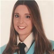 Maestra de Educación Infantil imparte clases de refuerzo escolar para niños/as que necesiten hacer repaso general.